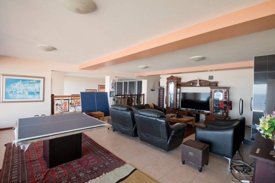 7 Bedroom Property for Sale in Outeniqua Strand Western Cape